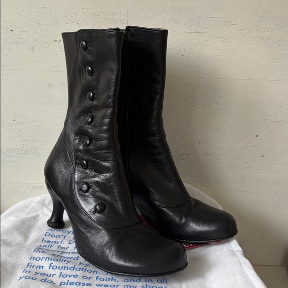 John Fluevog Shoes - John Fluevog Sleek Black Heeled Boots